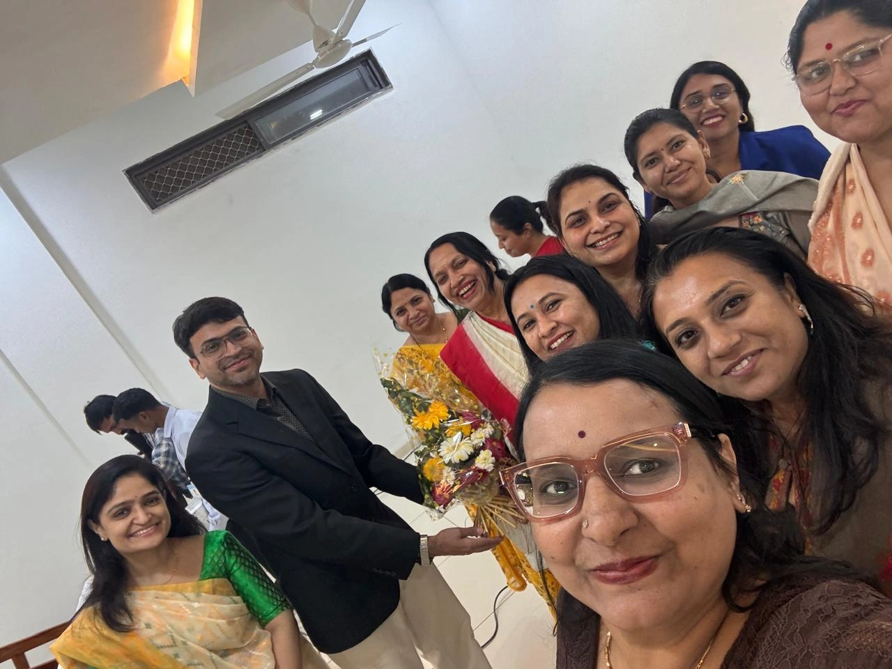 Miraculous Atriwal Hospital, Khandwa proudly hosted a Clinical CME (Continuing Medical Education) session conducted by Dr. Hozefa Lokhandwala, a renowned Oncosurgeon from Apollo Hospital. This educational event was organized with the aim of enhancing clinical knowledge, sharing updated oncology practices, and promoting continuous learning among medical professionals.  The CME session focused on advanced cancer diagnosis, modern surgical oncology techniques, and evidence-based treatment approaches. Dr. Hozefa Lokhandwala shared valuable insights from his extensive experience at Apollo Hospital, highlighting recent advancements in oncology care and patient-centric treatment planning.